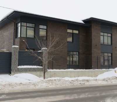 Двухэтажное офисное здание с подвалом