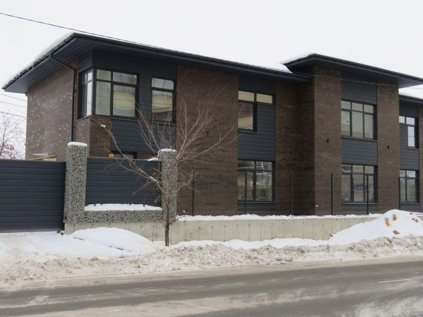 Двухэтажное офисное здание с подвалом