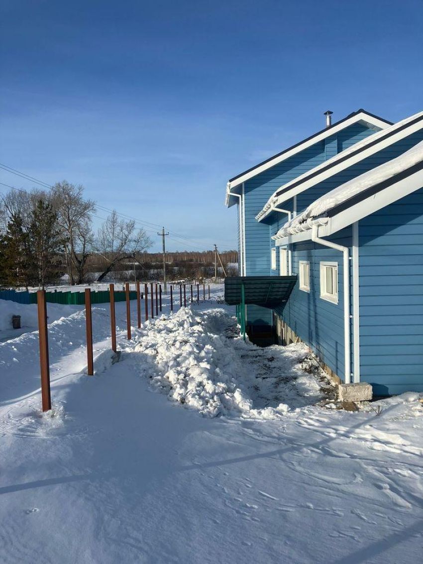 Двухэтажный коттедж с гаражом в п.Трифоново