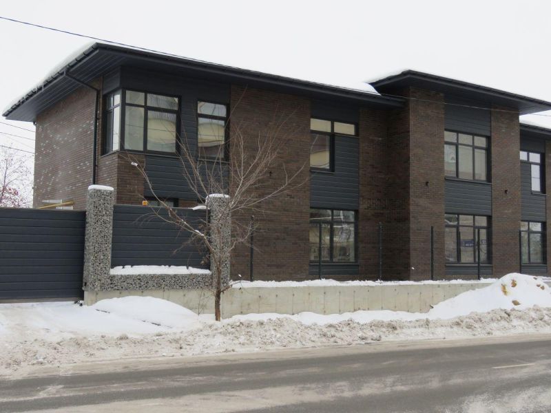 Двухэтажное офисное здание с подвалом