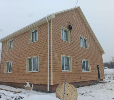 Фасад двухэтажного дома в СНТ «Любитель»